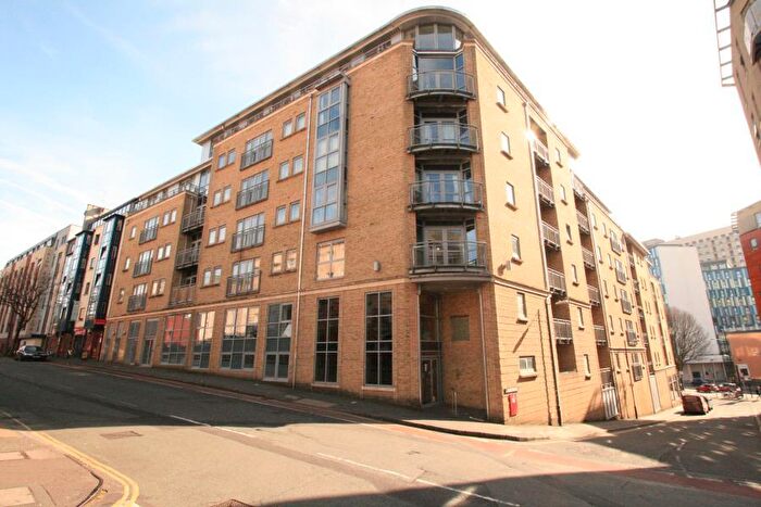 1 Bedroom Flat To Rent In Hamilton Court - City Centre, BS2
