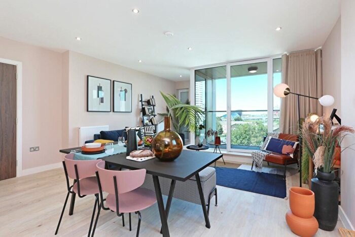 2 Bedroom Flat To Rent In Atelier Point, Stratford, E15