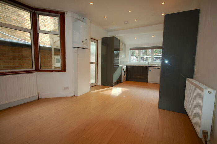 3 Bedroom Terraced House To Rent In Effingham Road, N8