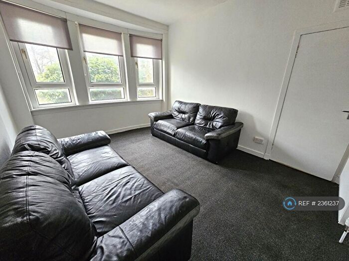 3 Bedroom Flat To Rent In Balmore Road, Glasgow, G22