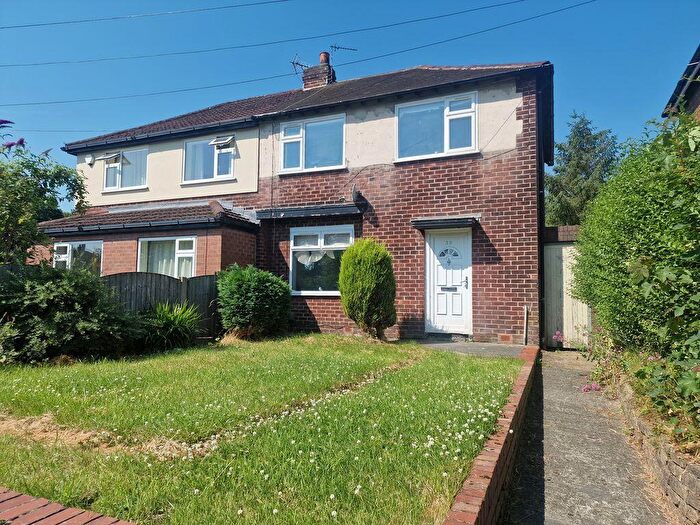 3 Bedroom Semi-Detached House For Sale In The Broadway, Bredbury, SK6