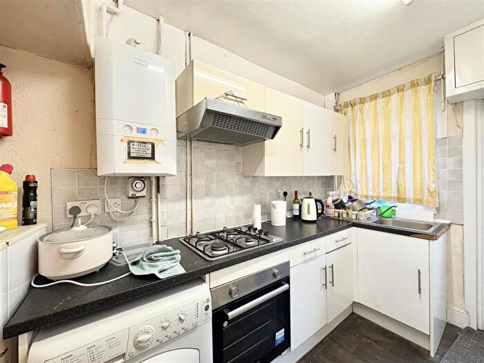 3 Bedroom House To Rent In Abbey Street, Nottingham, NG7