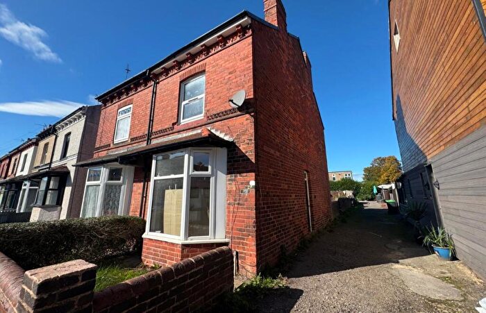 2 Bedroom Semi-Detached House For Sale In Vere Avenue, Sutton-in-Ashfield, Nottinghamshire, NG17