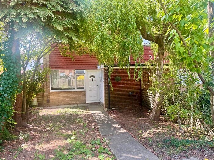 3 Bedroom End Of Terrace House For Sale In Stourton Avenue, Feltham, TW13