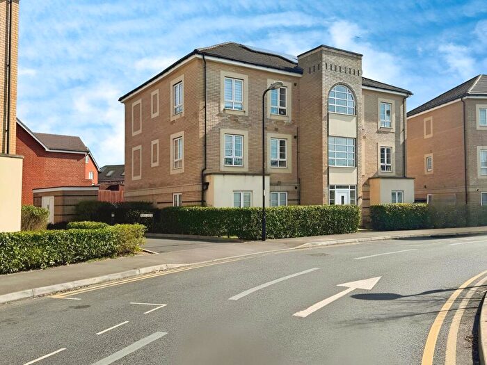 2 Bedroom Flat To Rent In Kings Reach, Slough, SL3