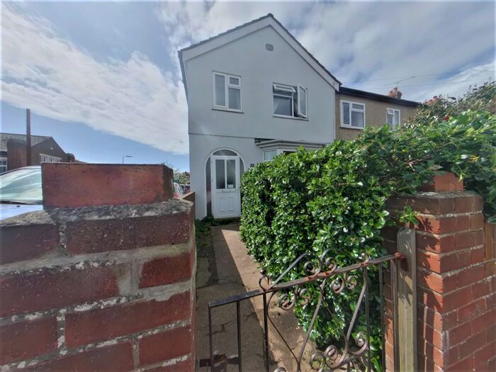 4 Bedroom End Of Terrace House To Rent In Whitworth Close, Gosport, Hampshire, PO12