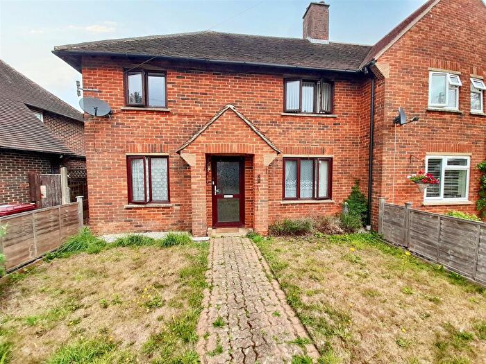 3 Bedroom Semi-Detached House For Sale In Crouch Cross Lane, Boxgrove, PO18