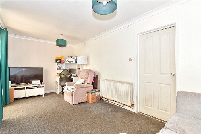 3 Bedroom End Of Terrace House For Sale In The Hartings, Felpham, Bognor Regis, West Sussex, PO22