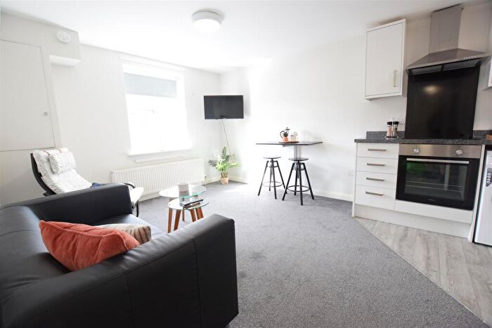 1 Bedroom Flat To Rent In Carholme Road - Student Apartment - /, LN1