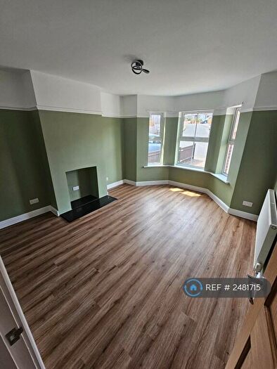 3 Bedroom Semi-Detached House To Rent In Bath Road, Hampshire, SO19