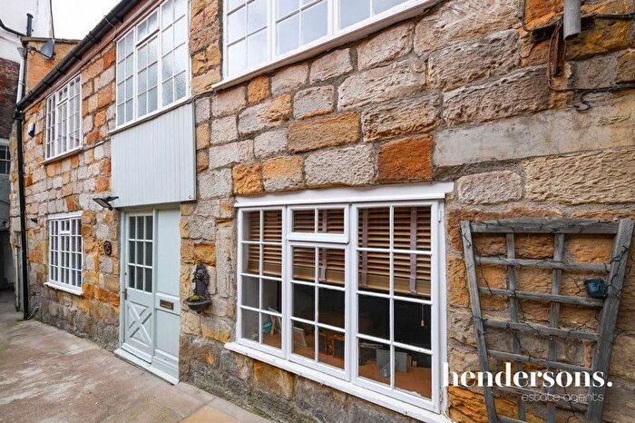 4 Bedroom Cottage To Rent In Church Street, Whitby, YO22