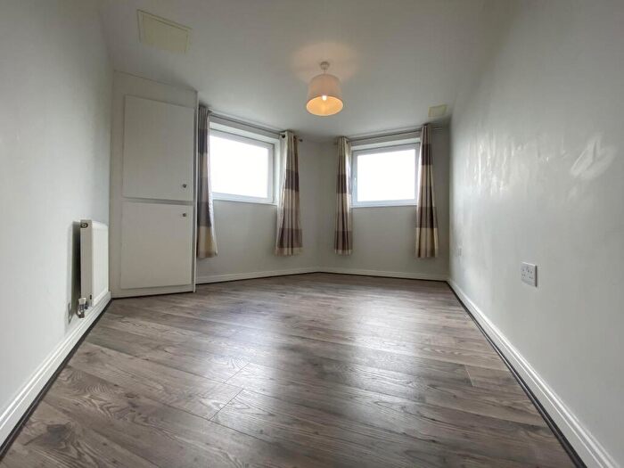 2 Bedroom Apartment To Rent In Gosse Court, SN3