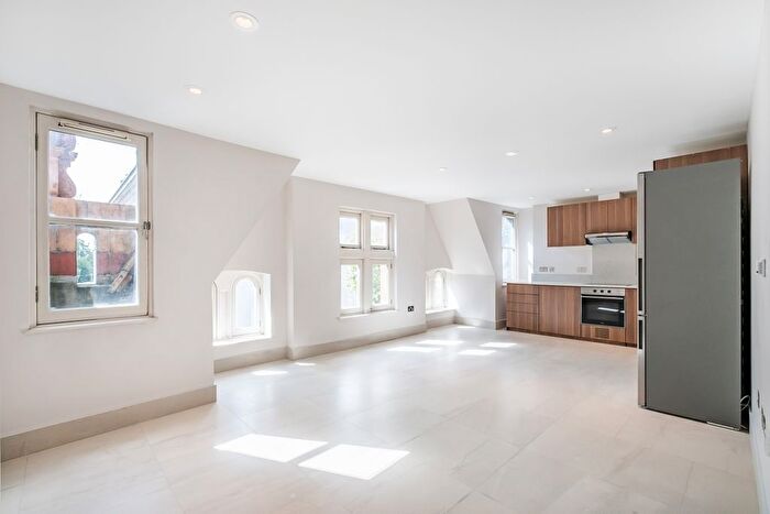 2 Bedroom Flat To Rent In Kensington Church Court, London, W8