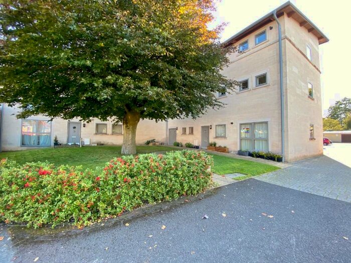 4 Bedroom Flat To Rent In St Martins Court, BA2