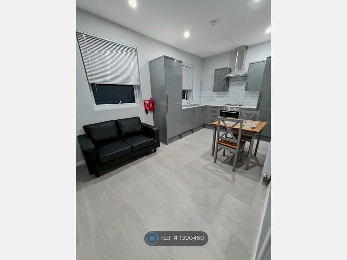 2 Bedroom Flat To Rent In Paynes Lane, Coventry, CV1