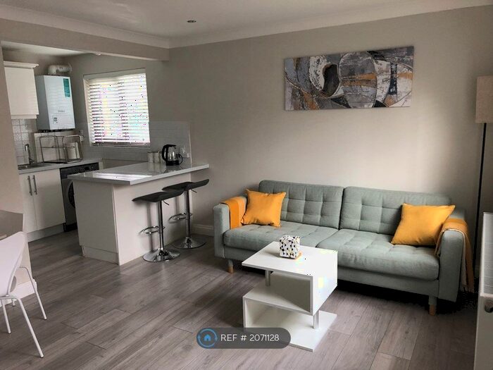 2 Bedroom Flat To Rent In Connaught Gardens, Morden, SM4