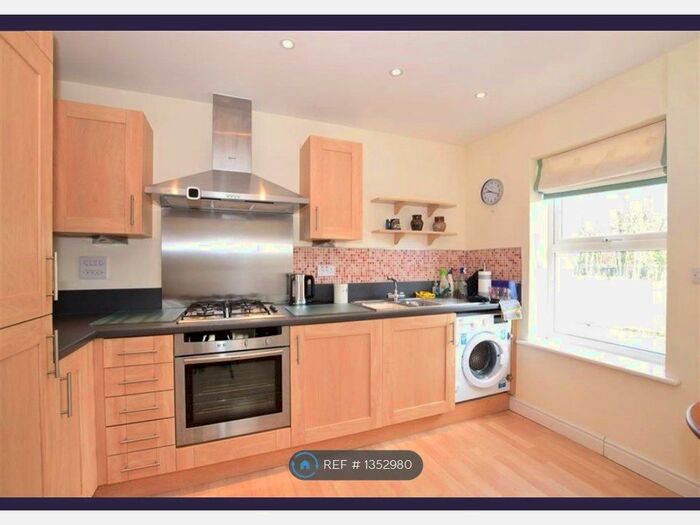 2 Bedroom Flat To Rent In Annison Street, Tonbridge, TN9
