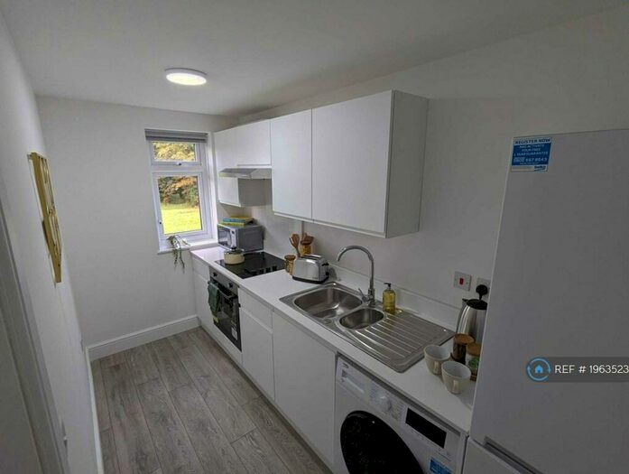 1 Bedroom Flat To Rent In Langland Road, Netherfield, Milton Keynes, MK6