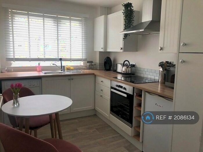 2 Bedroom Maisonette To Rent In Millroad Drive, Glasgow, G40