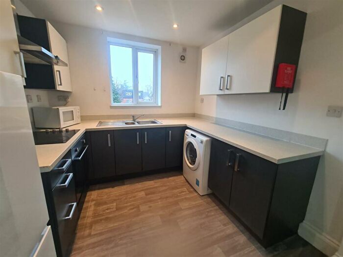 2 Bedroom Flat To Rent In Stratford Road, Hall Green, Birmingham, B28