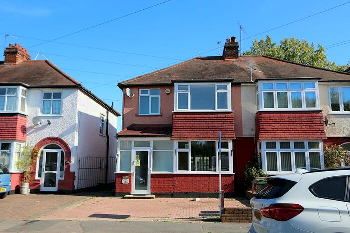 3 Bedroom Semi-Detached House To Rent In Hamilton Avenue, Sutton, SM3
