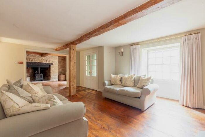 4 Bedroom Semi-Detached House To Rent In Bladon, OX20