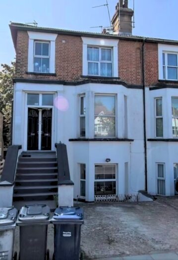 2 Bedroom Flat To Rent In Station Road, London, N3