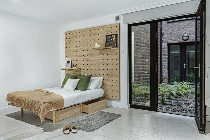 Apartment To Rent In Node Limehouse, E14