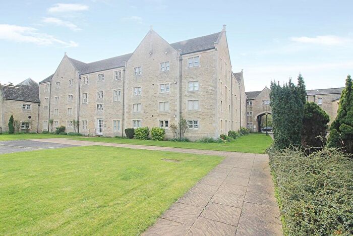 2 Bedroom Flat To Rent In High Street, Market Deeping, PE6