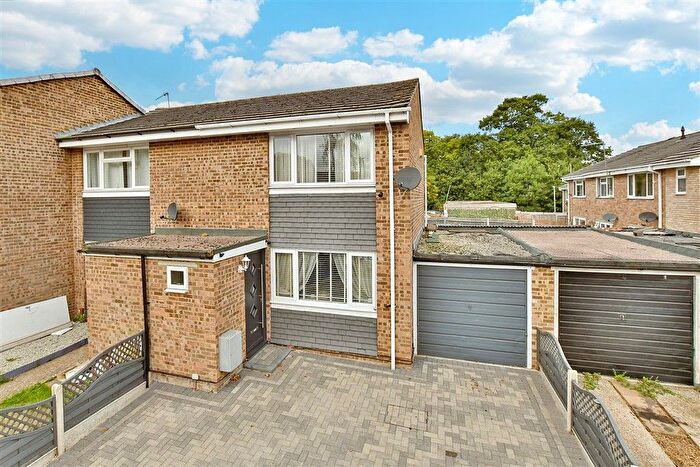 2 Bedroom End Of Terrace House For Sale In Clandon Road, Lords Wood, Chatham, Kent, ME5