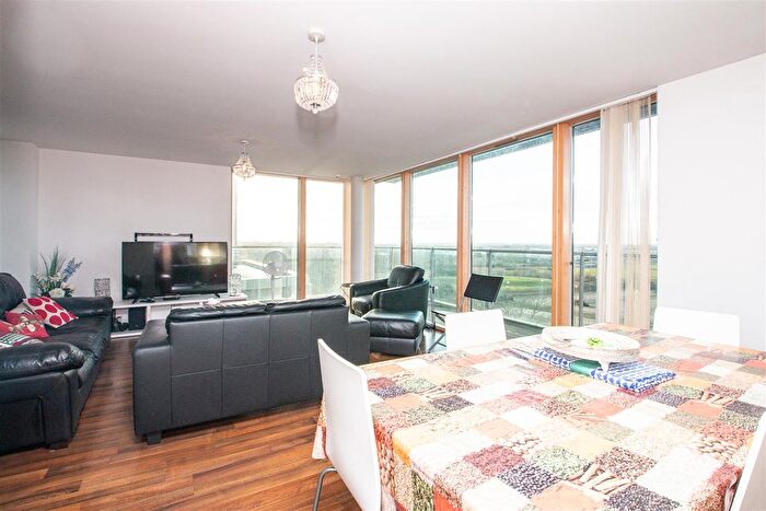 3 Bedroom Flat To Rent In Merrivale Mews, Milton Keynes, MK9