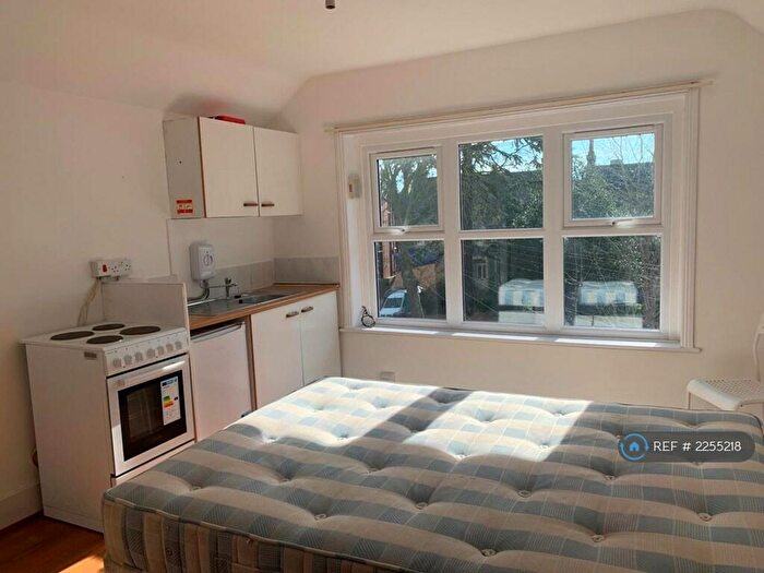 Studio To Rent In London Road, Reading, RG1