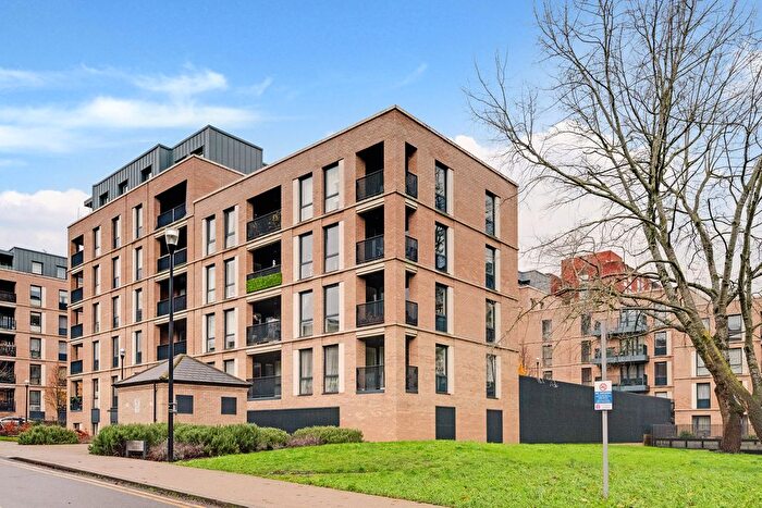 2 Bedroom Flat For Sale In Denman Avenue, Southall, UB2