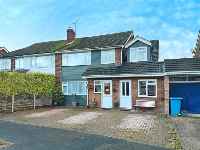 5 Bedroom Semi-Detached House For Sale In Ives Close, Yateley, Hampshire, GU46