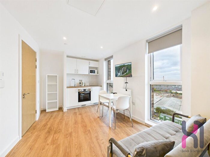 Flat To Rent In Cheltenham Place, Frederick Road, Salford, M6