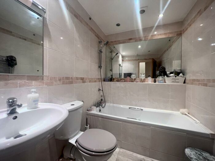 2 Bedroom Apartment To Rent In - Compton Street, Eastbourne, BN21