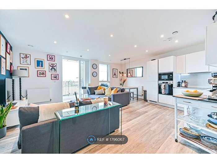 2 Bedroom Flat To Rent In Emperor Apartments, London, SE5