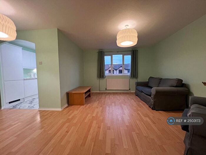 2 Bedroom Flat To Rent In Myers Lane, London, SE14