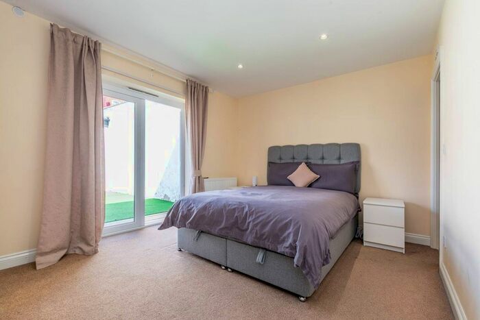 2 Bedroom Bungalow To Rent In Haydons Road, Wimbledon, London, SW19