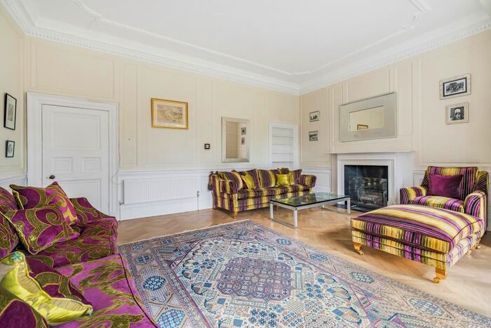 2 Bedroom Flat To Rent In Sunningdale, Berkshire, SL5