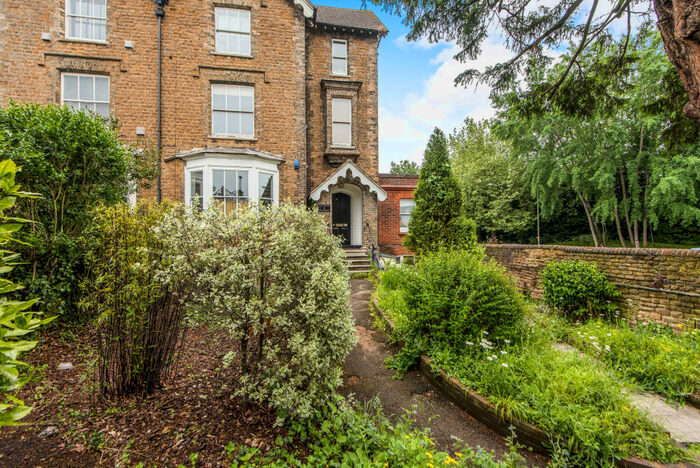 2 Bedroom Apartment To Rent In Stoke Road, Guildford, GU1