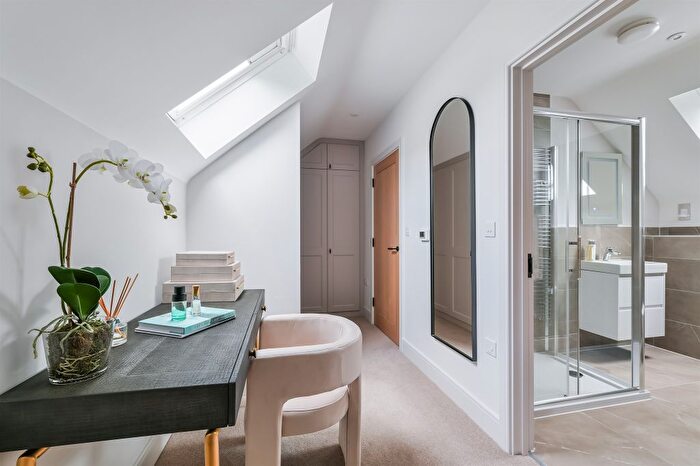 4 Bedroom Detached House For Sale In The Acorn, Banstead, SM7