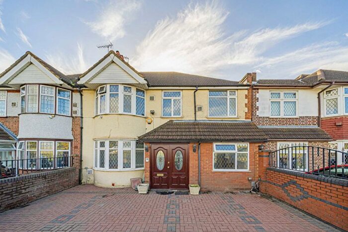 8 Bedroom Semi-Detached House To Rent In Parklands Parade, Bath Road, Hounslow, TW5