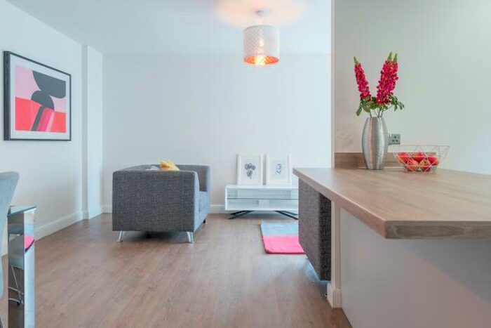 3 Bedroom Flat To Rent In St. Johns Road, Leeds, West Yorkshire, LS3