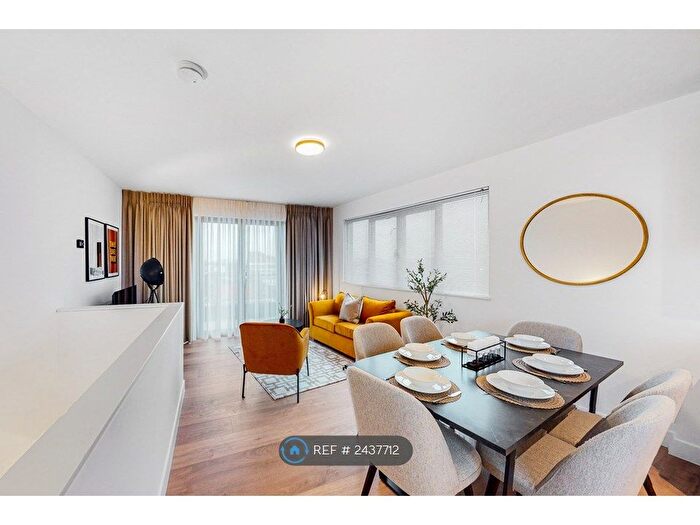 2 Bedroom Flat To Rent In Kingsland High Street, London, E8