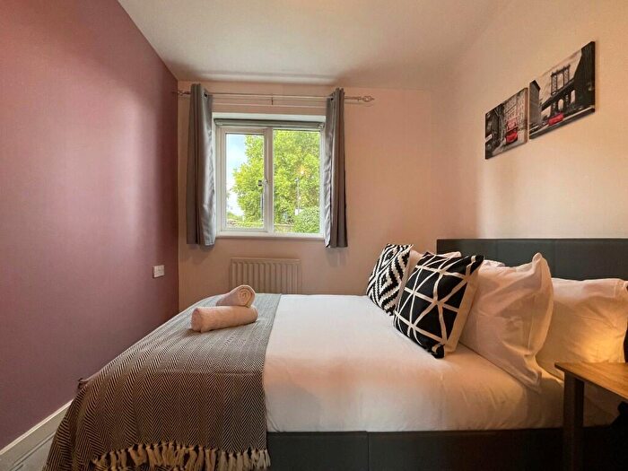 2 Bedroom Flat To Rent In Durward Street, London, E1