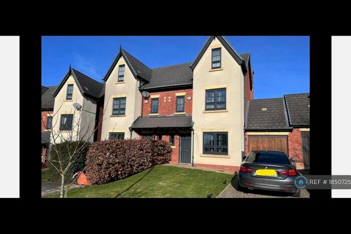 3 Bedroom Semi-Detached House To Rent In The Fairways, Dukinfield, SK16