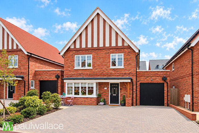 4 Bedroom Detached House For Sale In Dunbar Grove, Broxbourne | Walking Distance Of Broxbourne Station, EN10