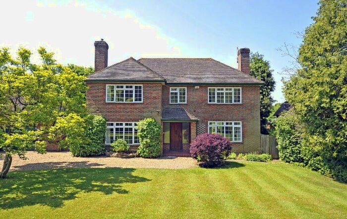 4 Bedroom Detached House To Rent In Fairway, Guildford, Surrey, GU1