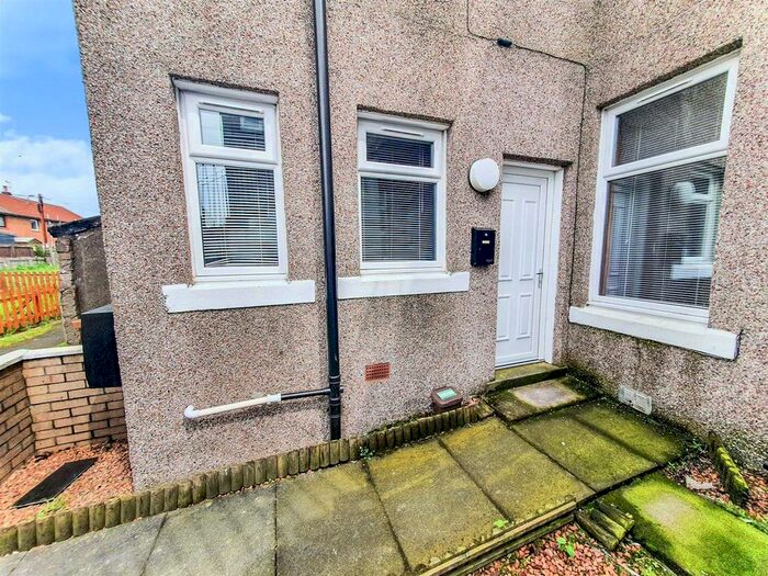 2 Bedroom Flat To Rent In Taylor Street, Methil, Fife, KY8